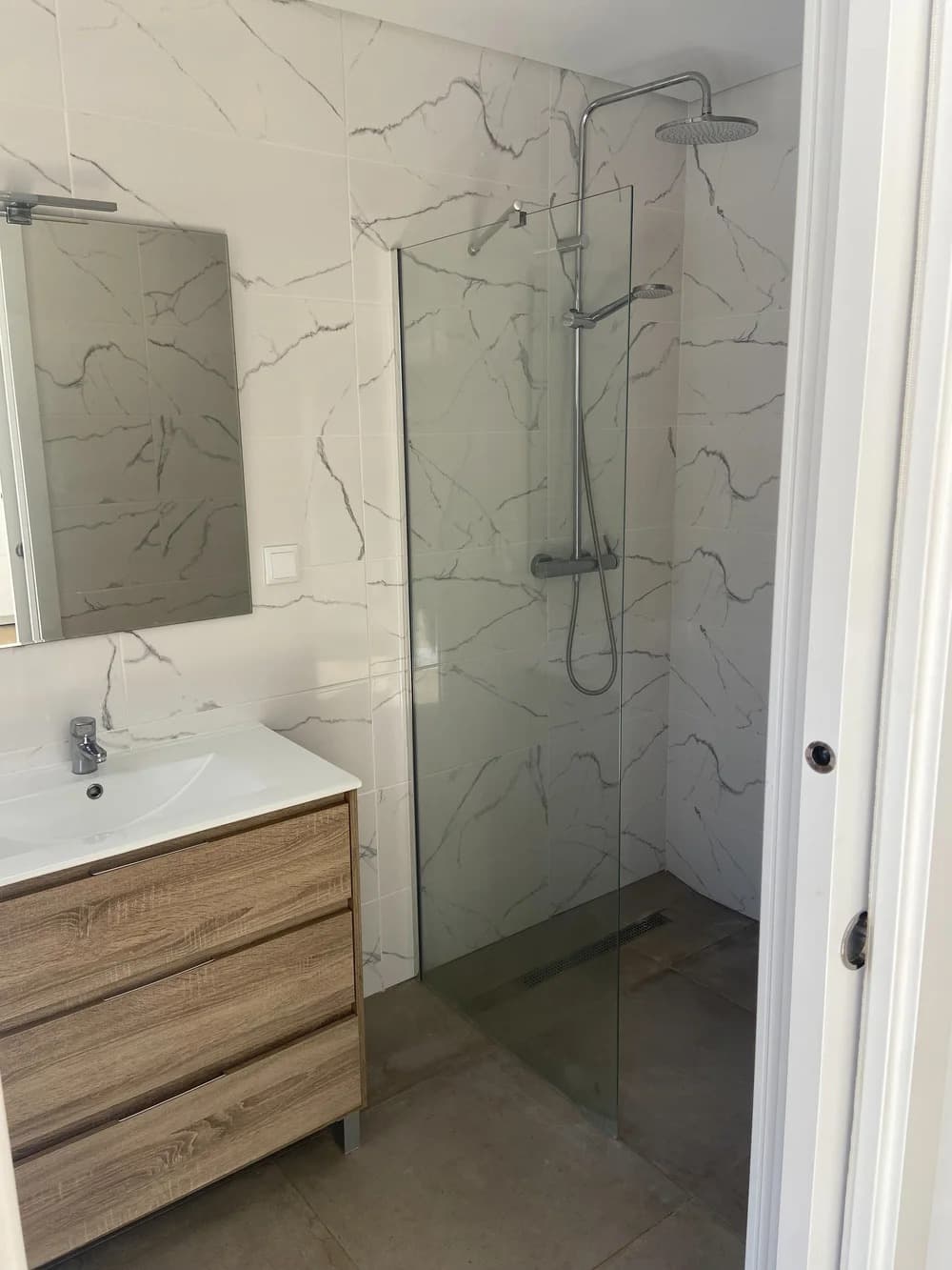 Private bathroom and walk-in shower in Casa Turquesa