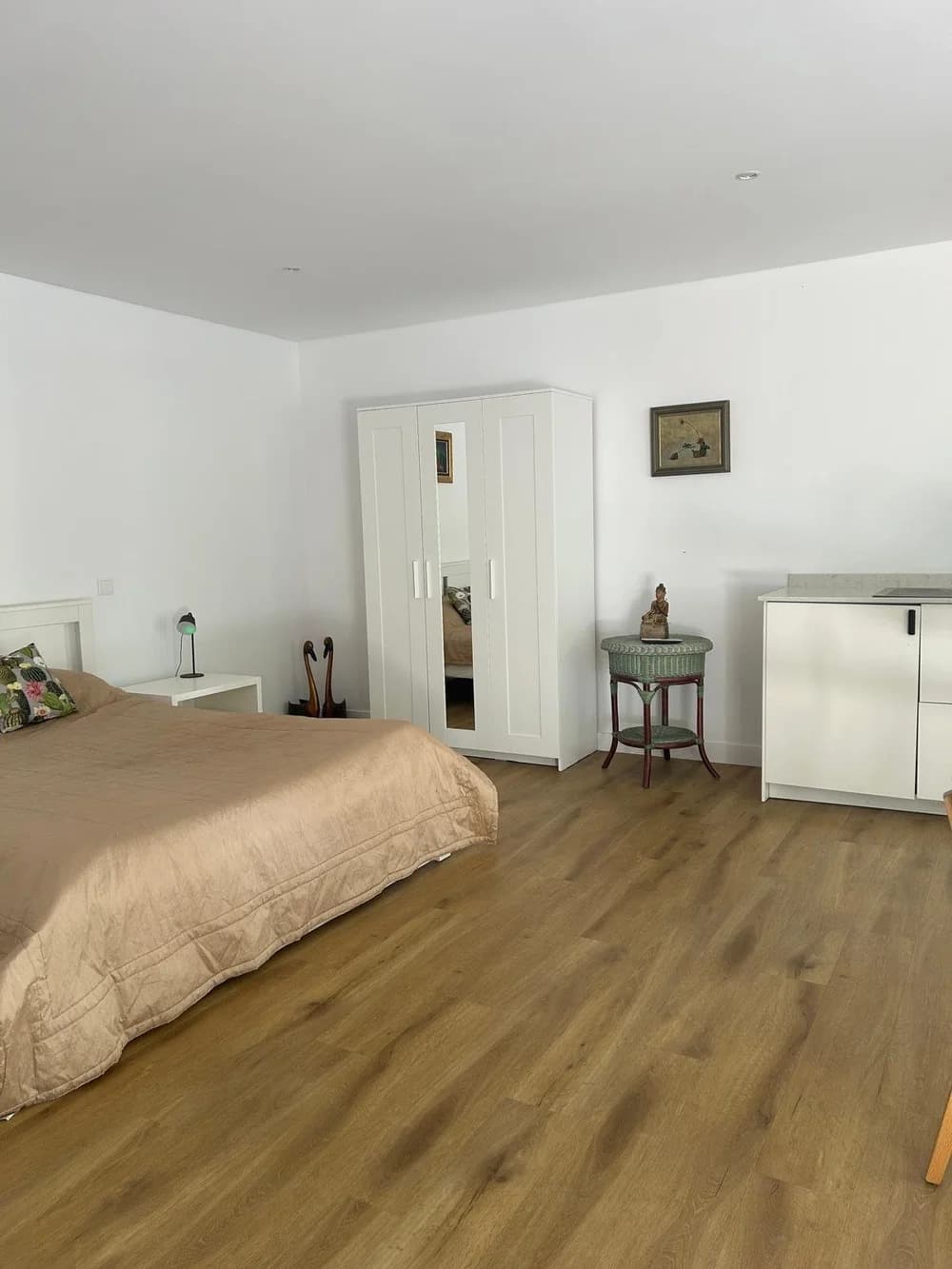 Double bed in Casa Verde studio apartment