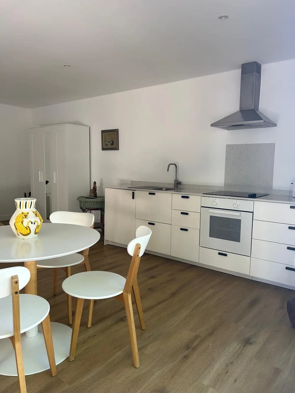 Kitchen and dining area in Casa Verde